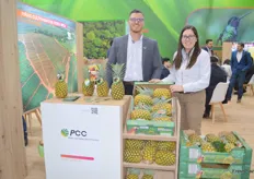 PCC son productores de piña de Costa Rica representados por Brandon Hernandez y el Ing. Jennifer Salazar.